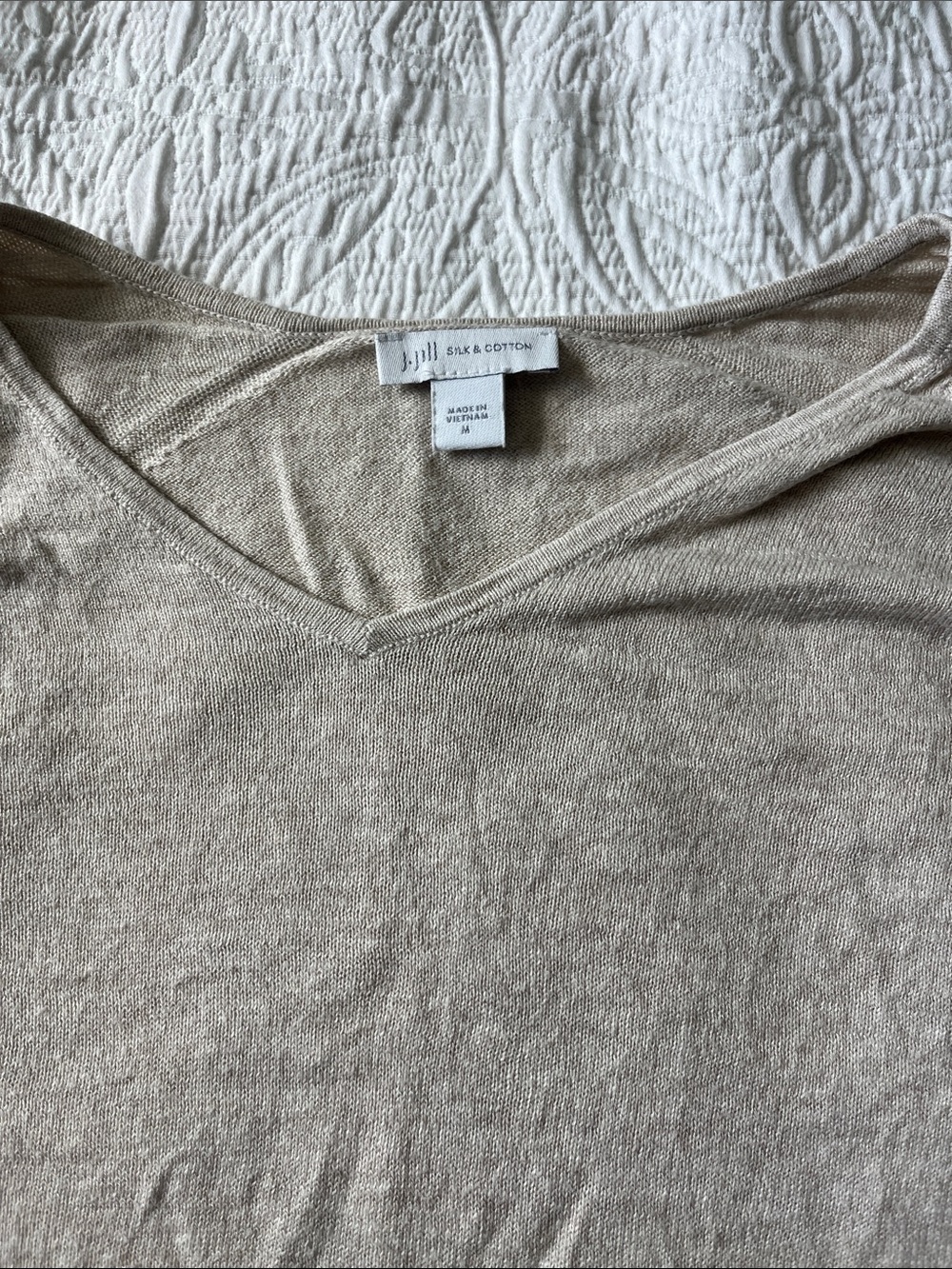 J. Jill Silk & Cotton V-Neck Sweater in Beige size medium